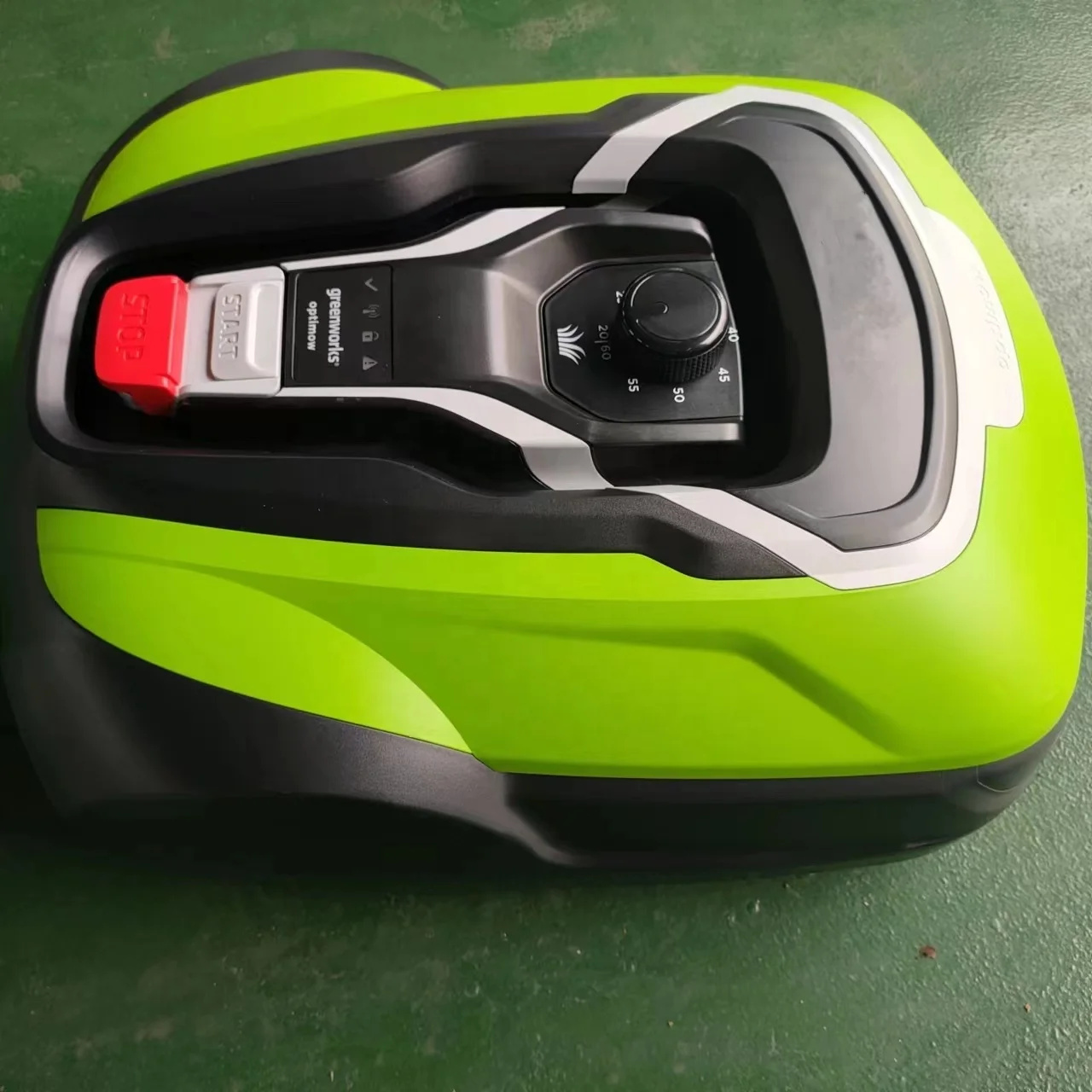 GPSスマート電動自律型ワイヤレス芝刈り機ロボットRTKブレ - Smart Garden Usa のレビューと価格